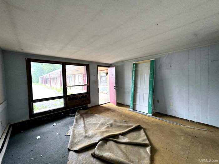 Crestview Motel (Crest View Motel) - Real Estate Listing Photo (newer photo)